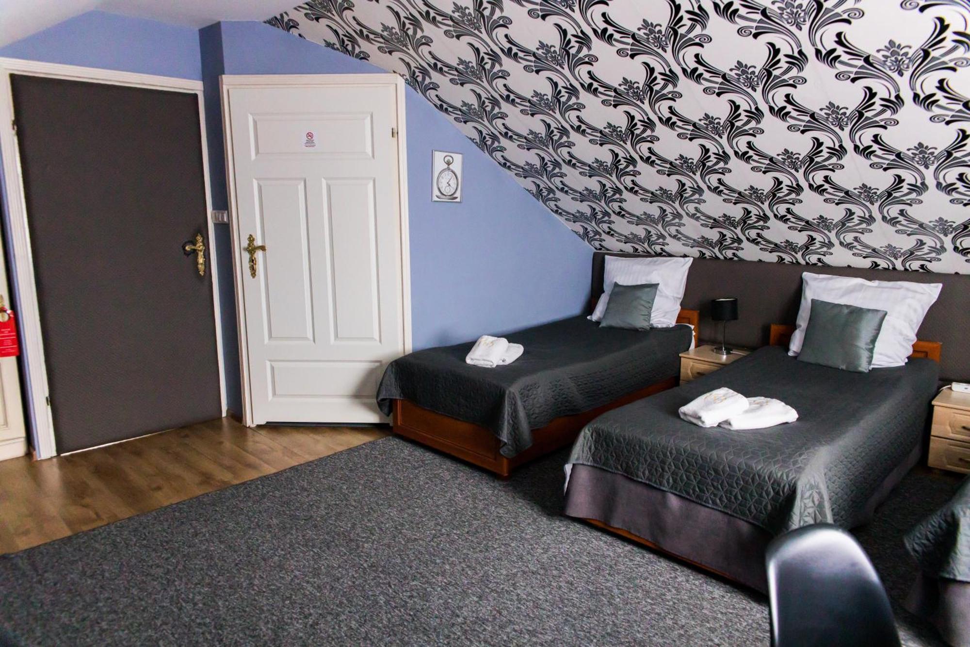 Hotel Napoleon Wroblew  Extérieur photo