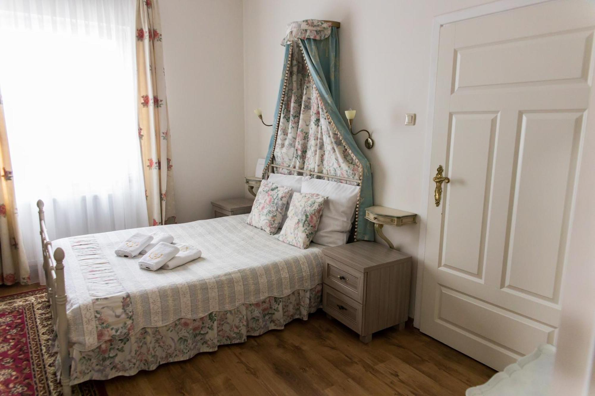 Hotel Napoleon Wroblew  Extérieur photo